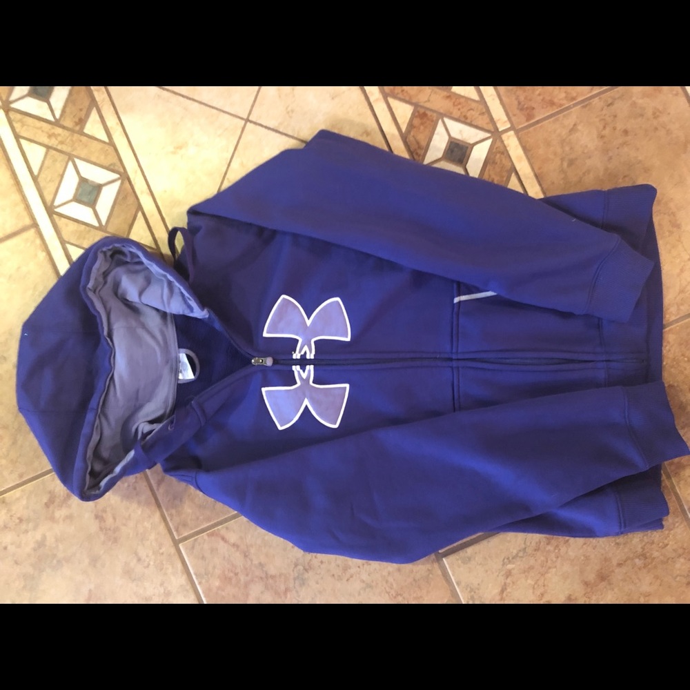 Women’s medium Underarmour sweatshirt